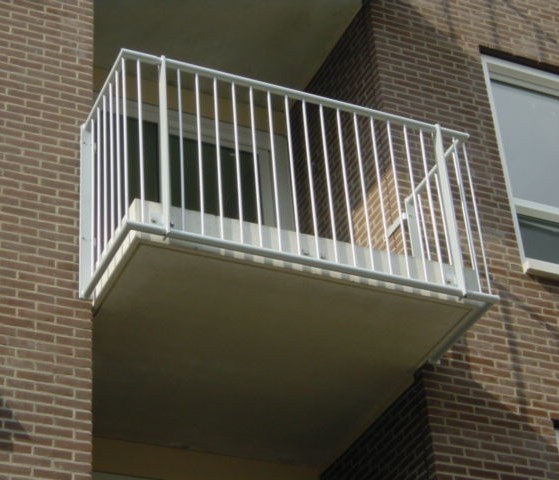 Balkonhek-spijlen-aluminium-CEPU.JPG