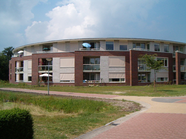 Balkonhekken-en-leuningen-appartementencomplex-Leek-Cepu-Constructions.jpg