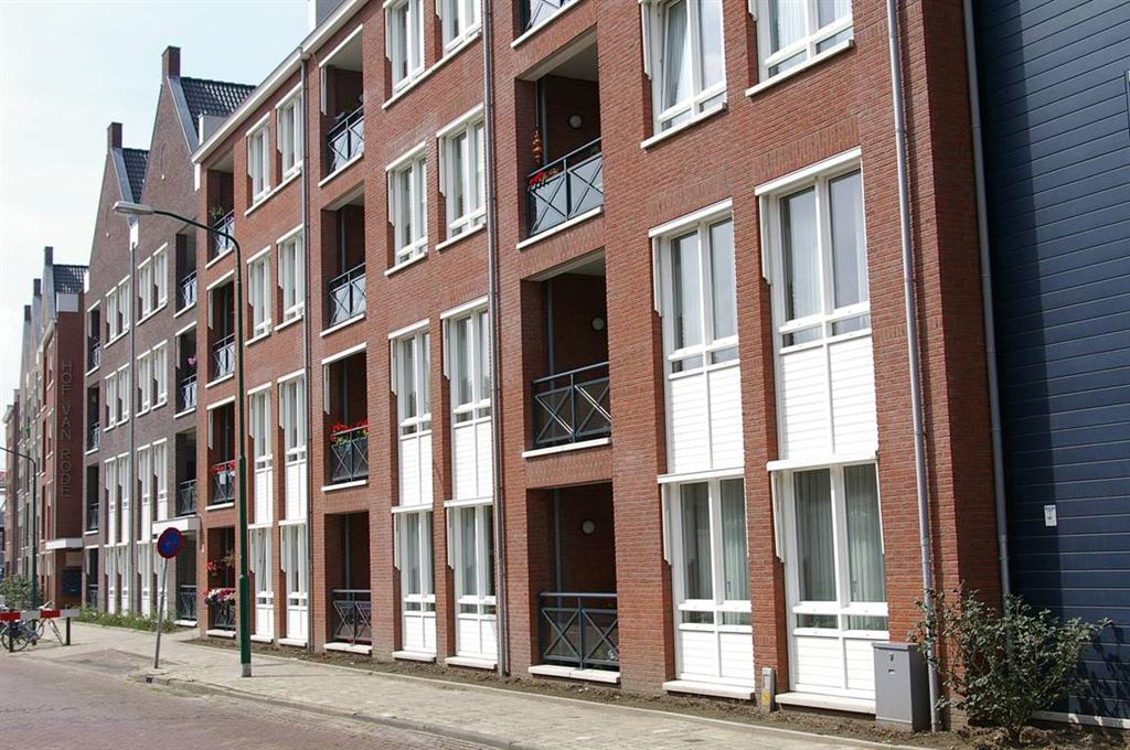 Balkonhekken-tussen-wand-glas-aluminium-Sint-Oedenrode-Cepu.JPG