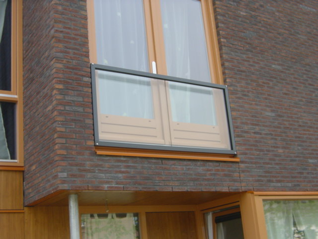 Frans-balkonhek-glas-aluminium-CEPU-Constructions.JPG