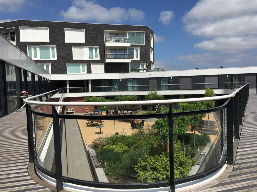 Galerijhekken-glas-balkonhekken-aluminium-maatwerk-Appingedam-Cepu-Constructions.jpg