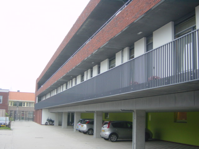 Galerijhekken-lamellen-aluminium-Tilburg-Cepu-Constructions.JPG