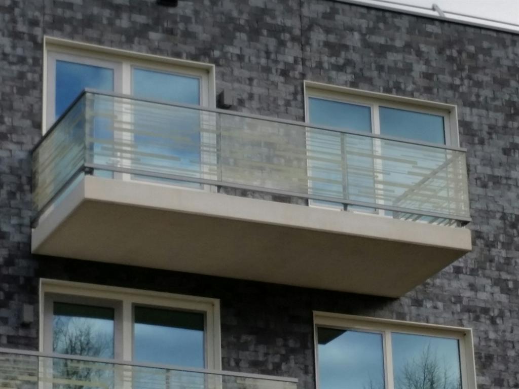 Glazen-balkonhek-met-zeefdruk-Valkenswaard-Cepu-Constructions.jpg