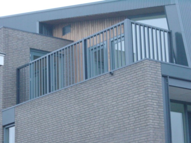 Hekwerk-spijlen-lamellen-aluminium-vloeilas-Veghel-Cepu-Constructions.JPG