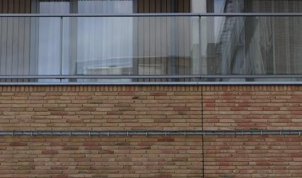 glazen-balkonhekken-strak-baluster-aluminium-Nijmegen-Constructions-Cepu.JPG